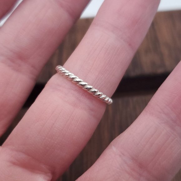 Size 5.5 925 Sterling Silver Plain Braid Ring - Picture 3 of 6